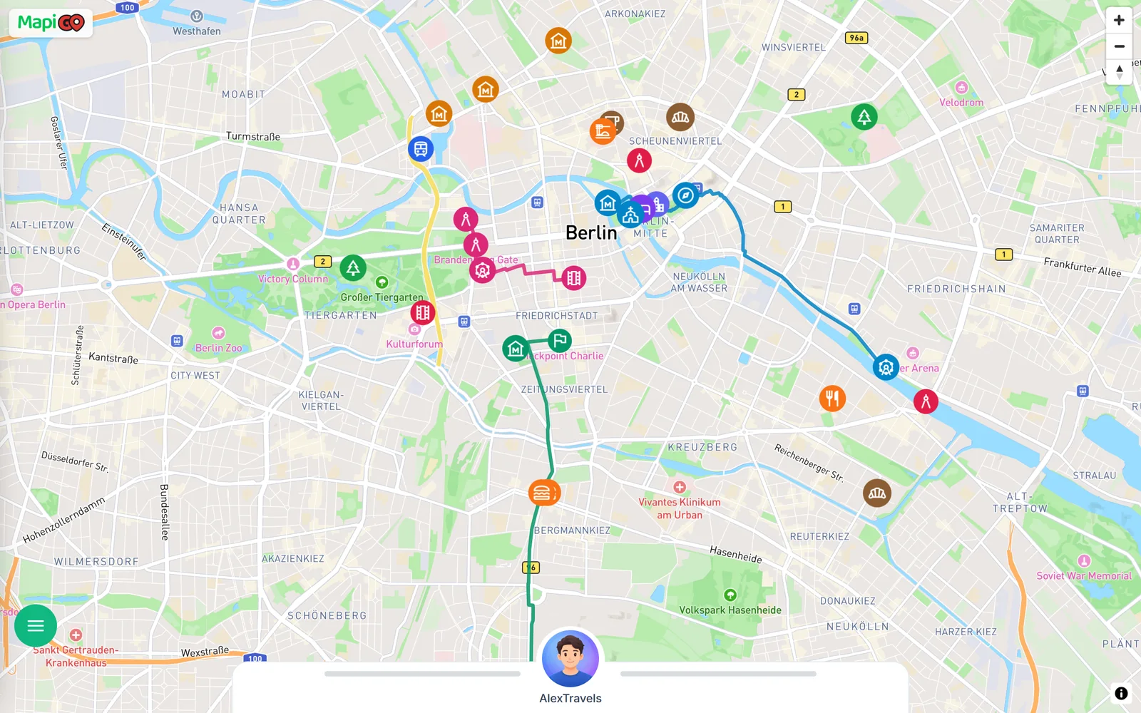 Mapa Berlina z trzema trasami pieszymi i zapisanymi miejscami