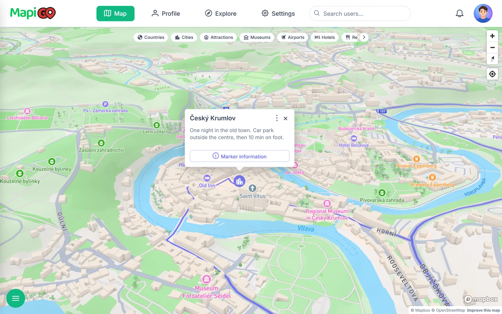 Český Krumlov w widoku 3D z notatką o noclegu i parkingu